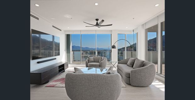 Sky-high elegance with unmatched views - Photo 1