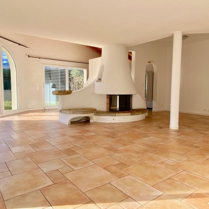 Rent – Spacious 4.5 room apartment with large private garden in Bramois - Foto 1