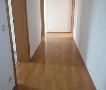 Viel Platz zum Wohnen - Große renovierte 2 Raum Wohnung sucht Mieter - Photo 3