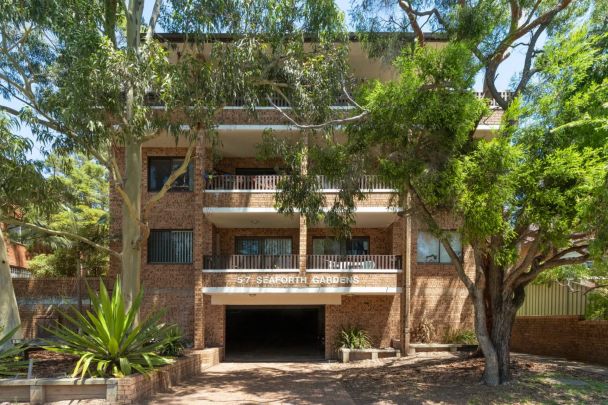Stylish Three-Bedroom Home Offering Privacy and Green Outlook - Photo 1