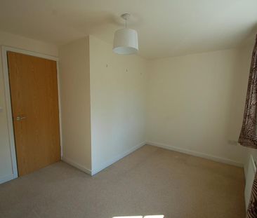 2 bedroom end of terrace house to rent - Photo 3
