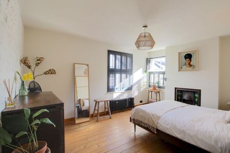2 Bedroom - Photo 2