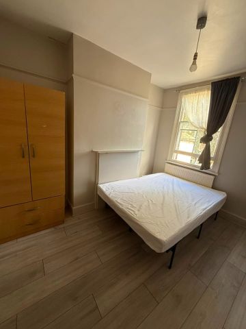 Room in a Shared House, Upper Road, E13 - Photo 3
