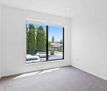 Stylish Townhouse - Photo 5
