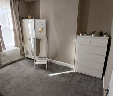 Room in a Shared House, Elm Road, CR7 - Photo 1