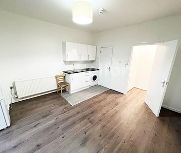 Colney Hatch Lane, N10, London - Photo 2