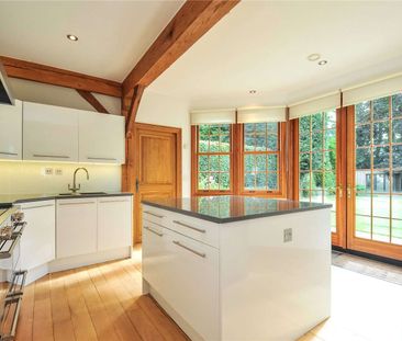 An impressive home on a sought after Sevenoaks private road. - Photo 3