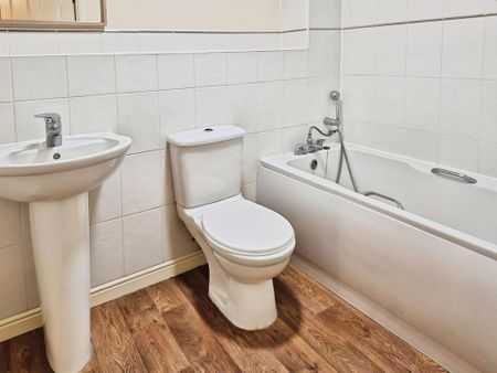 2 bedroom flat to rent - Photo 4