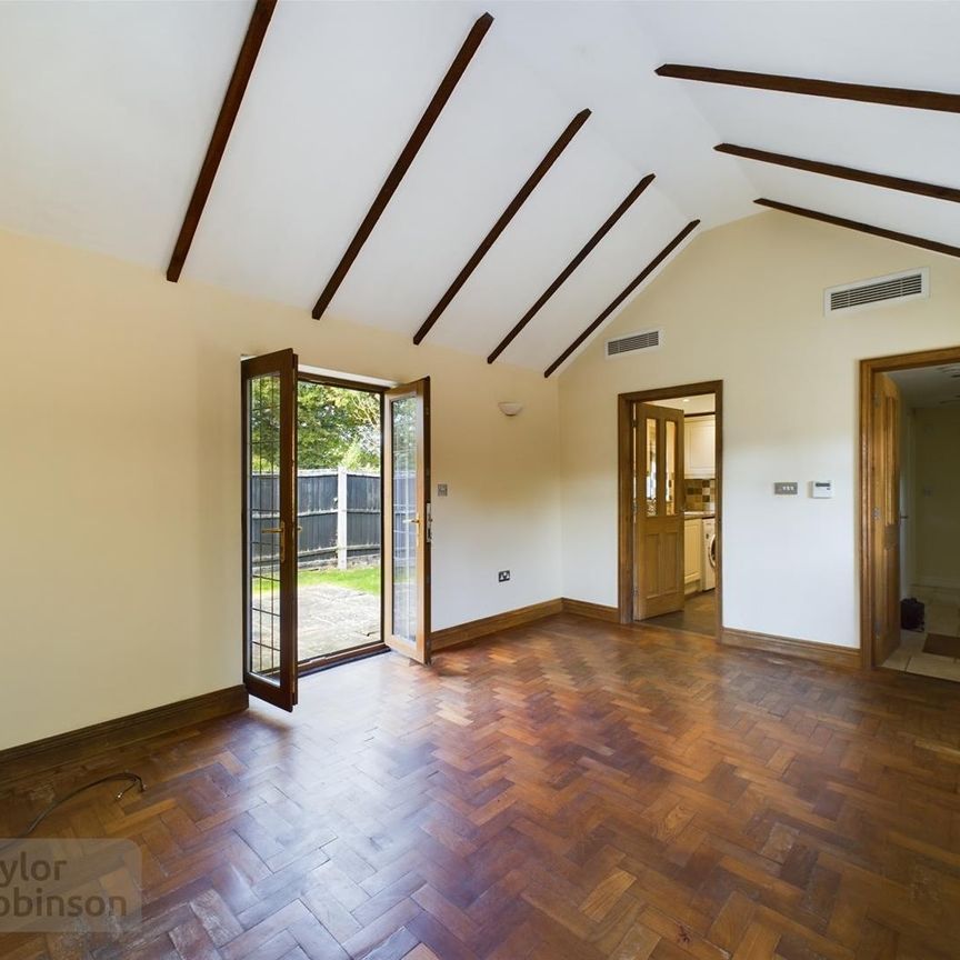 Bonnetts Lane, Ifield, Crawley - Photo 1