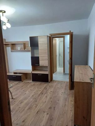 Apartament renovat cu 2 camere și balcon – zona Lugojului - Photo 1