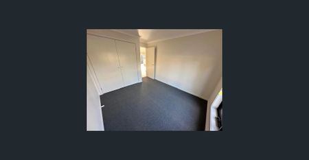 MODERN EXECUTIVE TOWNHOUSE! - Photo 2