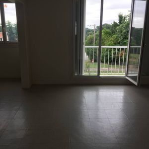 TILLIERES SUR AVRE - T4 de 80 m² - Photo 2