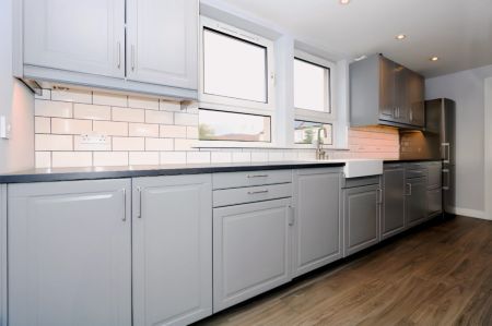 3Bedrooms, 1Bathrooms - Photo 3