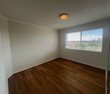 Well Maintained 2 Bedroom Unit! - Photo 2