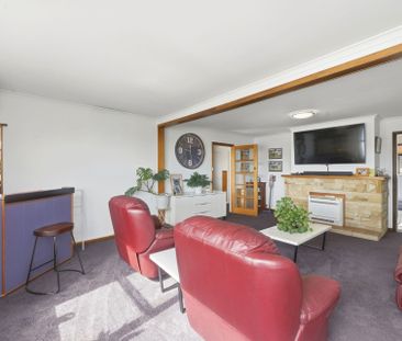 Spacious 3-Bed Home in Claremont - Photo 5