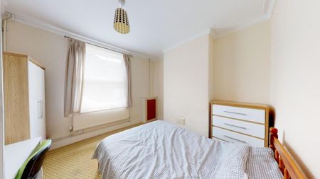 4 bedroom terraced house to rent - Photo 2