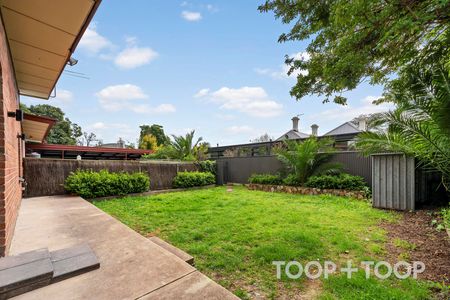 Spacious updated 3 bedroom homette - Photo 2