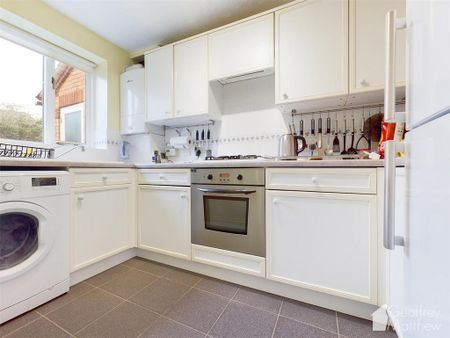 2 bedroom semi-detached house to rent - Photo 5