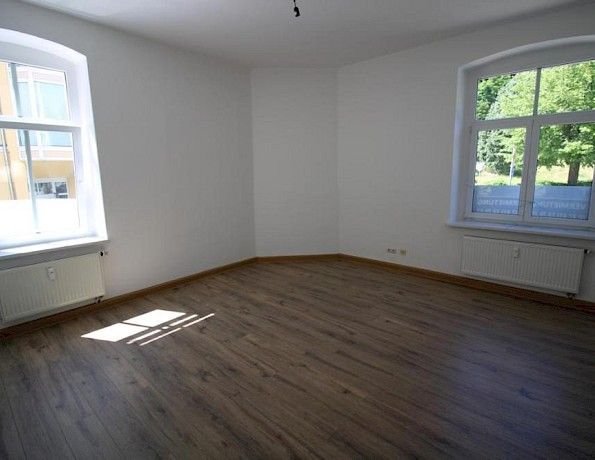 große 2 Zimmer Wohnung mit großes Bad und EBK in Oelsnitz/ Vogtl. - Foto 1