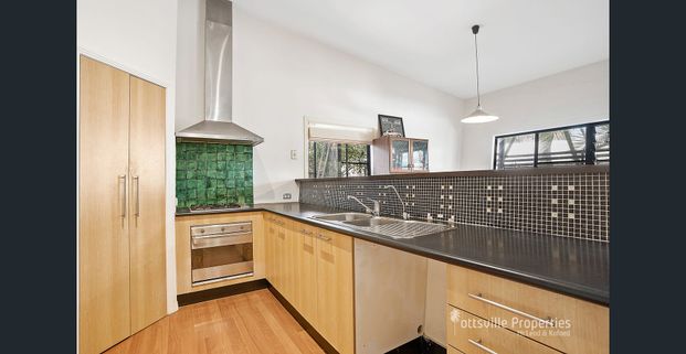 INVITING COASTAL HOME | KOALA BEACH - Photo 1