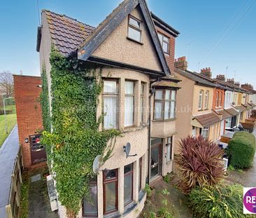 Fairfax Drive, Westcliff On Sea, Essex. - Photo 5