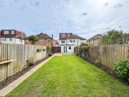 4 bedroom semi-detached house to rent - Photo 3