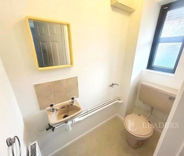 3 bedroom house to rent The Spinney, Bar Hill, Cambridge, CB23 - Photo 2