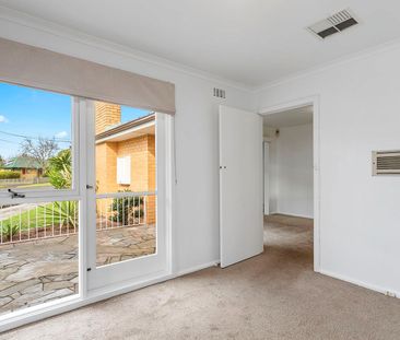 4 Bedroom Home in Quiet Court - Photo 6