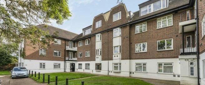 3 bedroom flat to rent - Photo 1