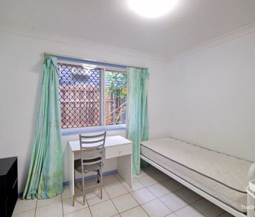 St Lucia Cozy 5-Bedroom Home, one bedroom available - Photo 3