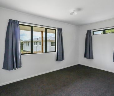 Recently renovated two bedroom charmer! - Photo 4