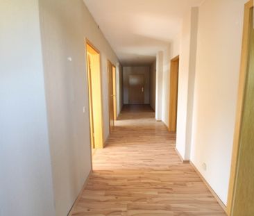 Große 4-Raum-Wohnung mit Balkon in Aue - Photo 1