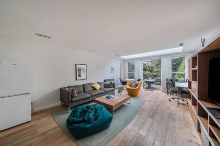 4 bedroom flat to rent - Photo 3