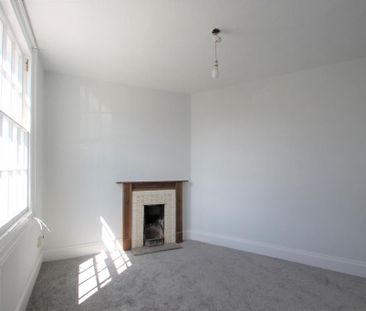 2 bedroom semi-detached house to rent - Photo 2