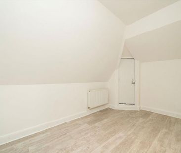 3 bedroom flat to rent - Photo 4