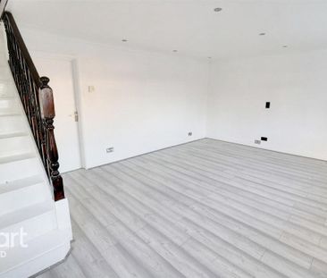 3 bedroom end of terrace house to rent - Photo 2