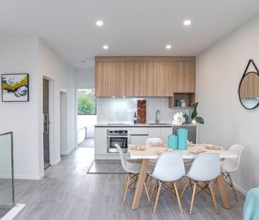 Cosy Modern Townhouse – Available Now! - Photo 3