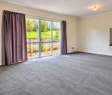 Spacious Two Bedroom House on Central Park Drive ! - Photo 4