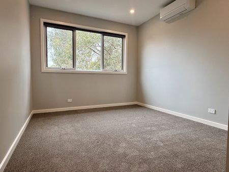 Luxurious townhouse, heart of Blackburn South - Photo 5