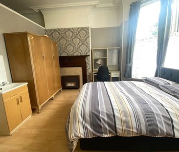 Room in a Shared House, Henleaze Road, BS9 - Photo 4