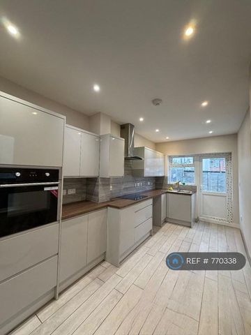 3 bedroom terraced house to rent - Photo 5