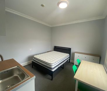 Studio to rent - Photo 2