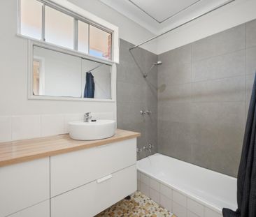 BEAUTIFIL FAMILY HOME - Photo 5