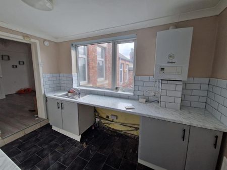 2 bedroom flat to rent - Photo 2