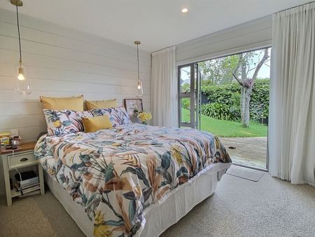 Charming Devonport Villa with Garden - Photo 2