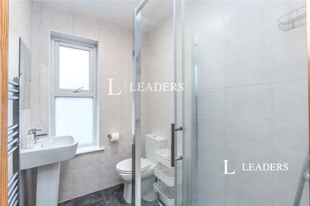 house to rent Sandhurst Road, Southampton, Hampshire, SO15 - Photo 2