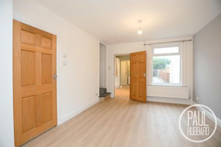 3 bedroom terraced house to rent - Photo 3