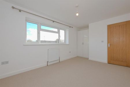 3 bedroom detached house to rent - Photo 4