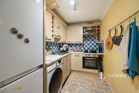 2 bedroom flat to rent - Photo 3