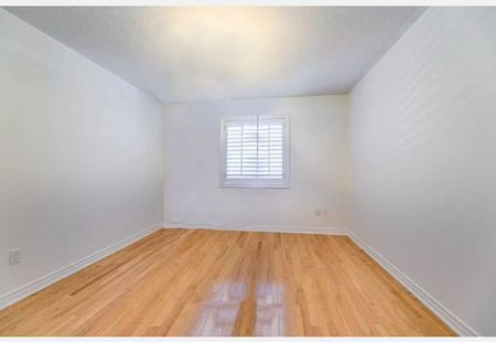 For Lease - 2201 Galloway Drive, Oakville, Ontario - Photo 3